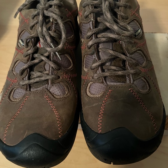 Keen Shoes Keen Womens Low Hiking Shoe 75 Tanblack Worn Leas Than 5